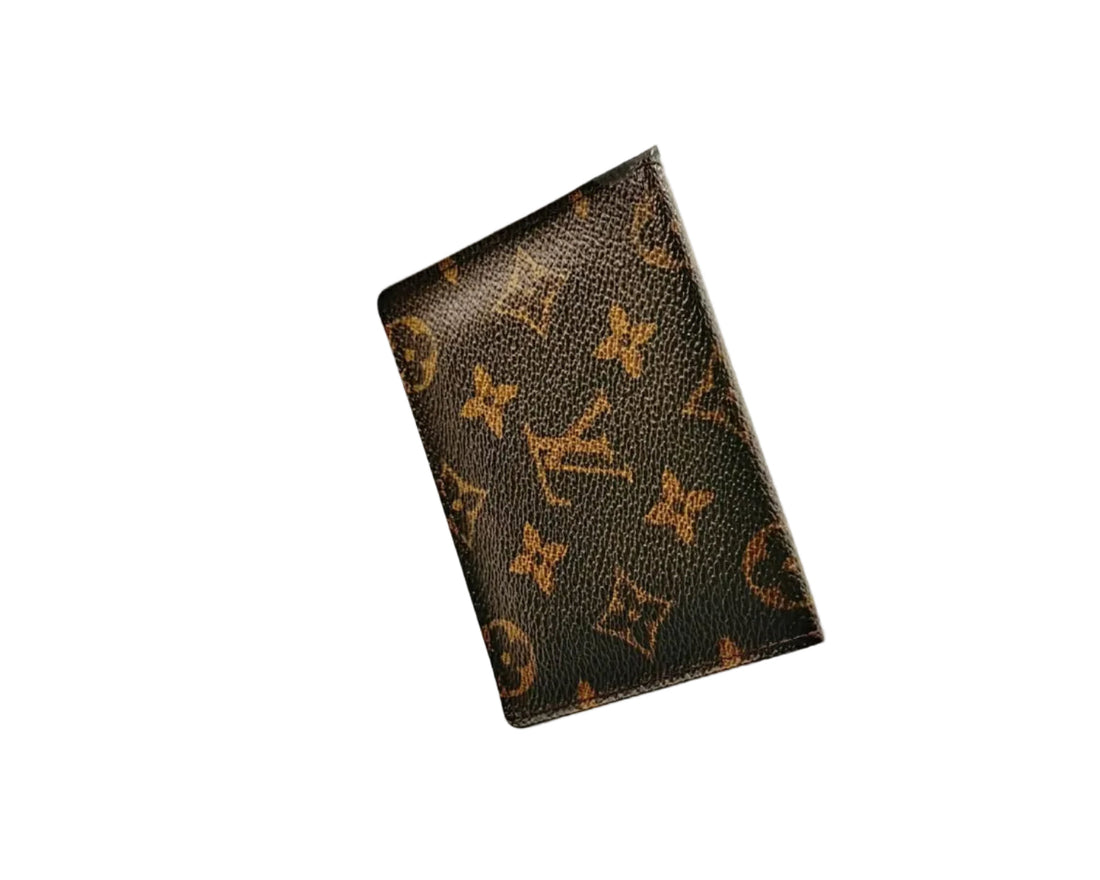 Louis Vuitton Monogram Canvas Bi-Fold Card Case (Like new) B96622.95