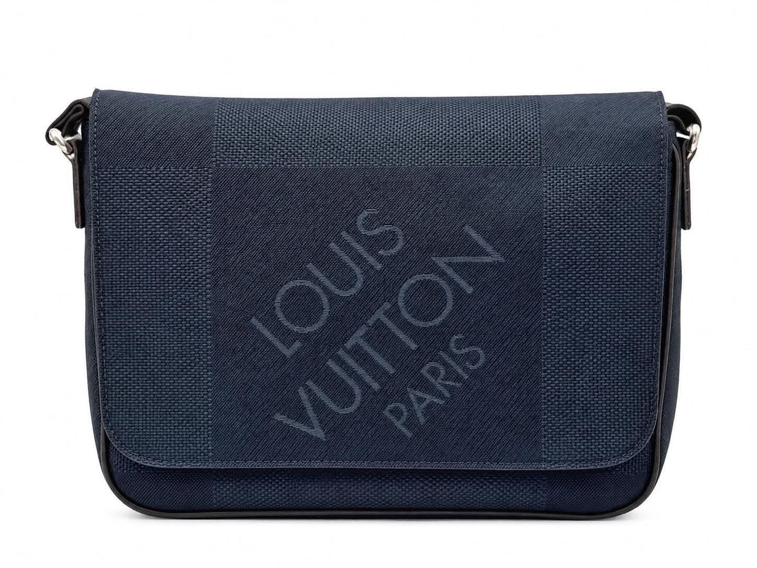 Louis Vuitton Ocean Damier Geant Petit Messenger Bag (Pre-owned) BWJCVK7