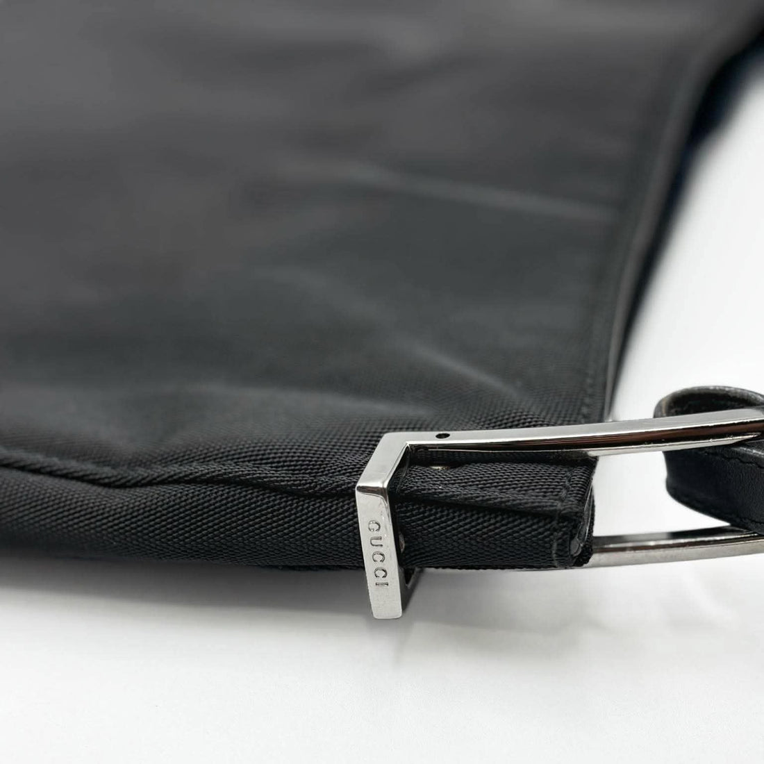 Gucci Black Nylon Shoulder Bag (Like new) DC6GJTY