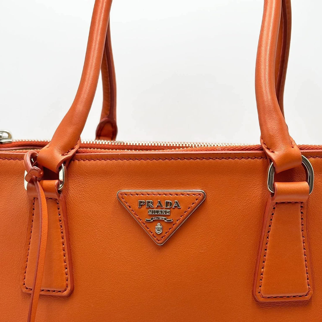 Prada Medium Soft Calf Galleria Double Zip Tote satchel (Like new) RK9DR38