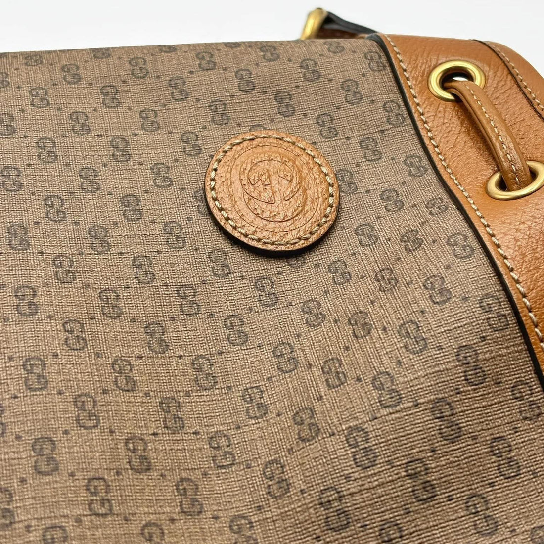 Gucci x Disney Bucket Bag Mini GG Supreme Mickey Mouse Small Beige (Pre-owned) 76Q9H3Y