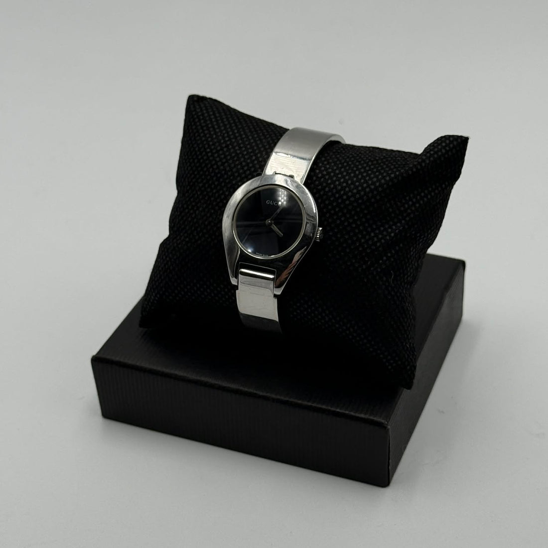 Gucci 6700L Women’s Stainless Steel Black Dial (Pre-owned)