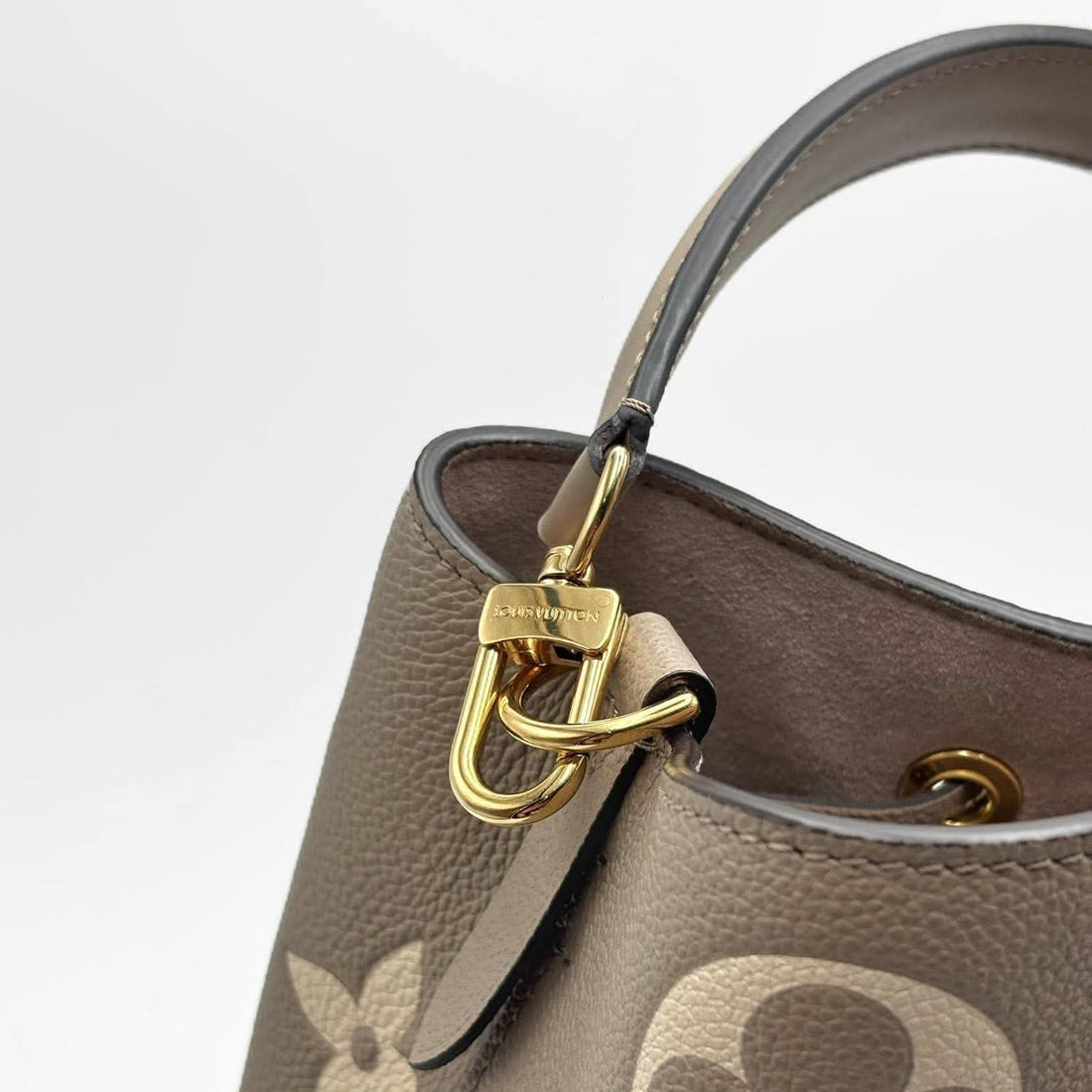 Louis Vuitton NéoNoé MM Bucket Bag Grey (Like new) 9TGDMBC