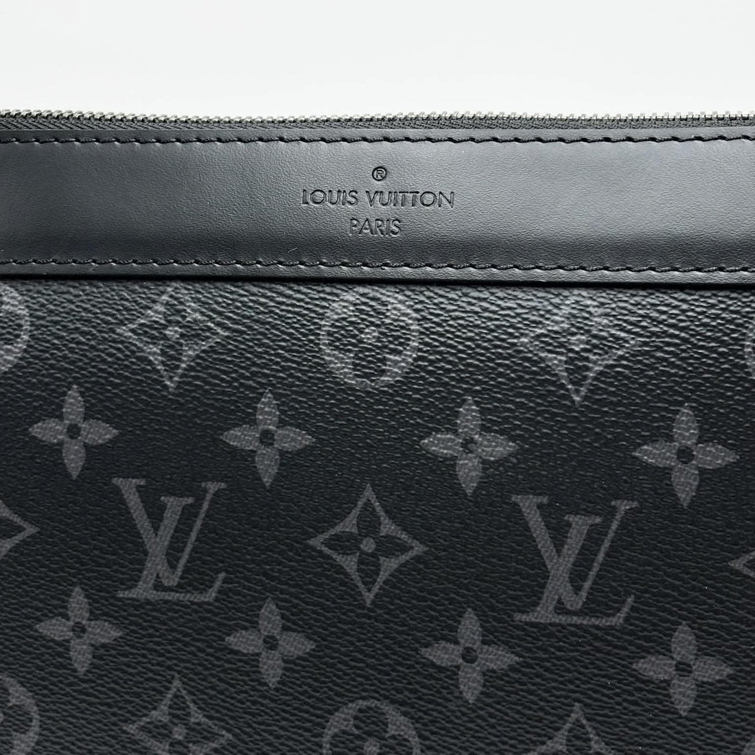 Louis Vuitton Discovery Pochette Monogram Eclipse Canvas GM pouch (Like new) 9RHXM4B