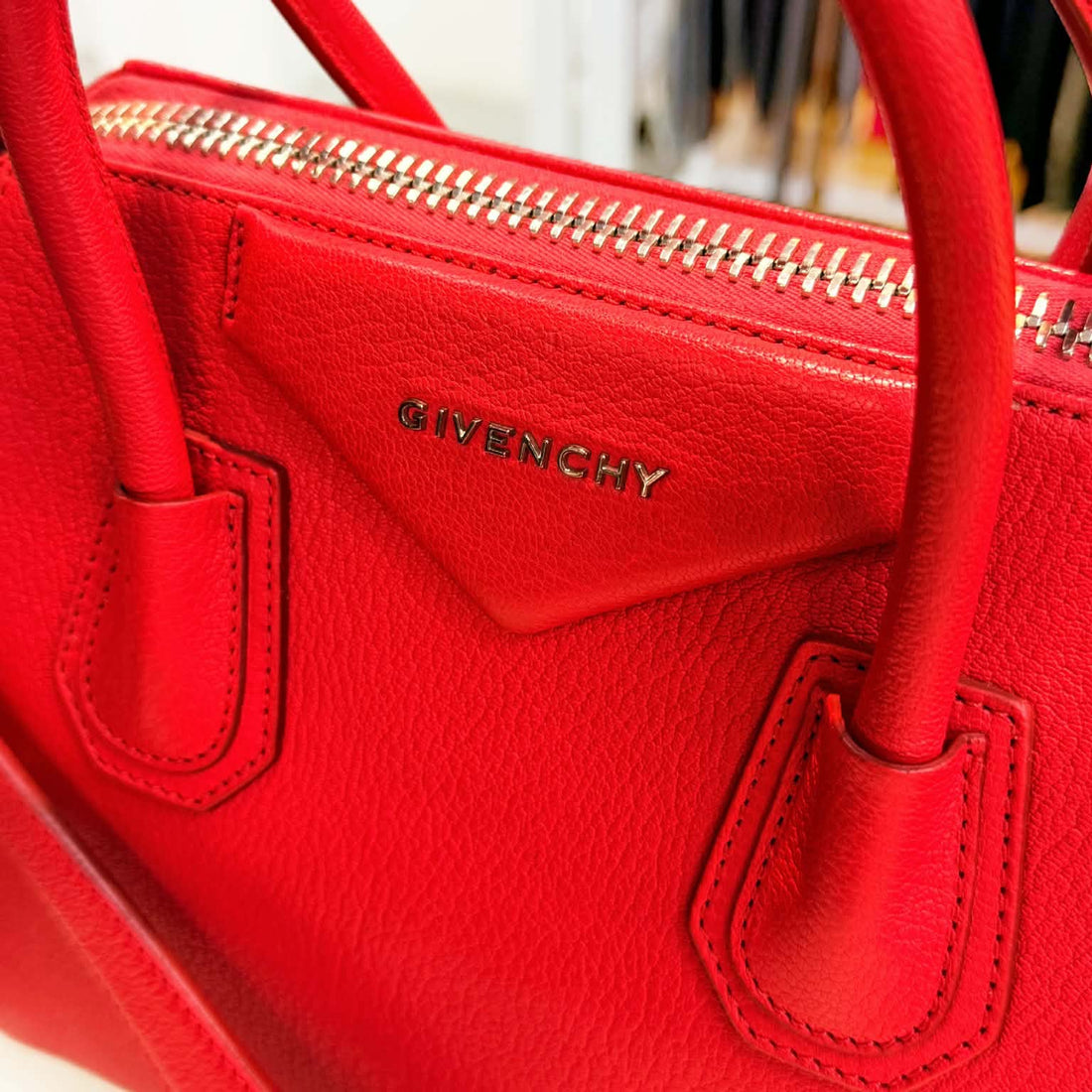 Givenchy Antigona Tote Bag Vibrant Red (Like new) 882X93X