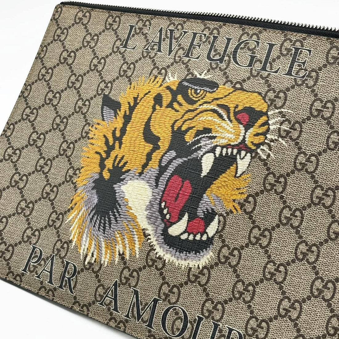 Gucci GG Supreme Monogram Tiger Zip Wristlet Pouch Beige (Pre-owned)