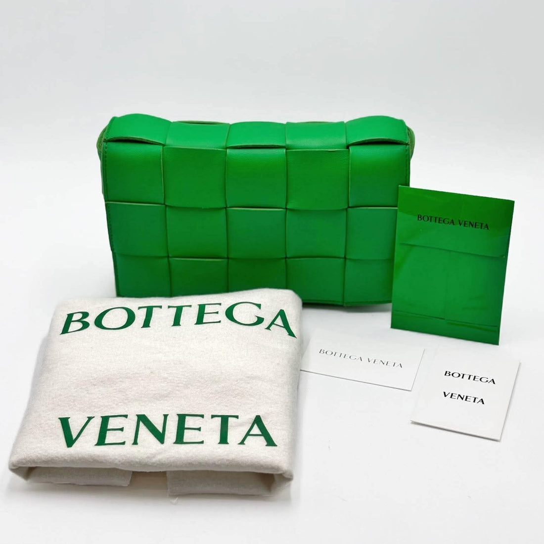 Bottega Veneta Green Leather Cassette Bag (Like new) MXV6QJ7