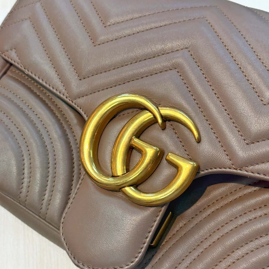 Gucci GG Marmont Flap Bag Matelasse Leather Medium Shoulder Bag (Pre-owned) 7JM9V63