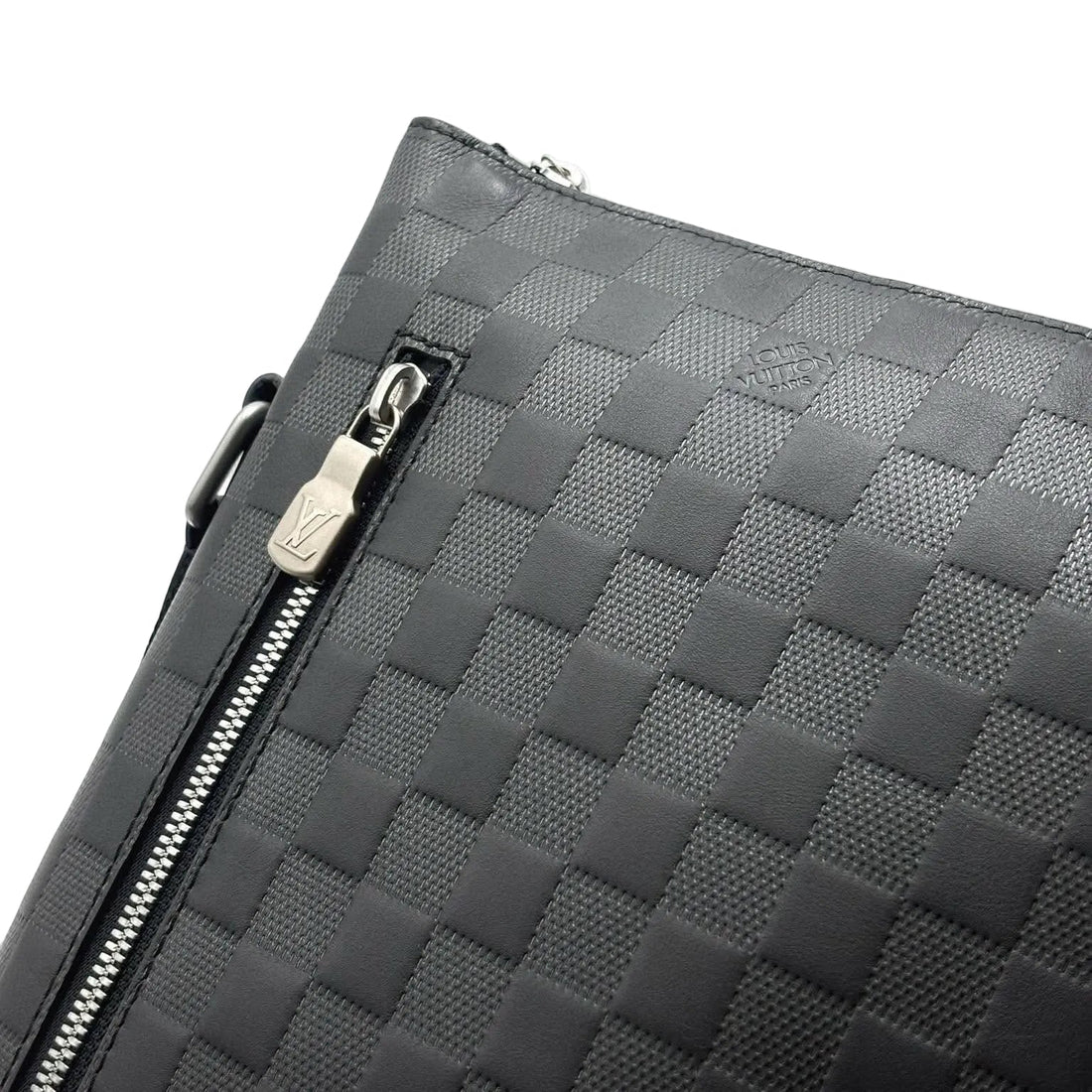 Louis Vuitton Black Damier Infini Leather Discovery Messenger Bag (Like new) R738HWH
