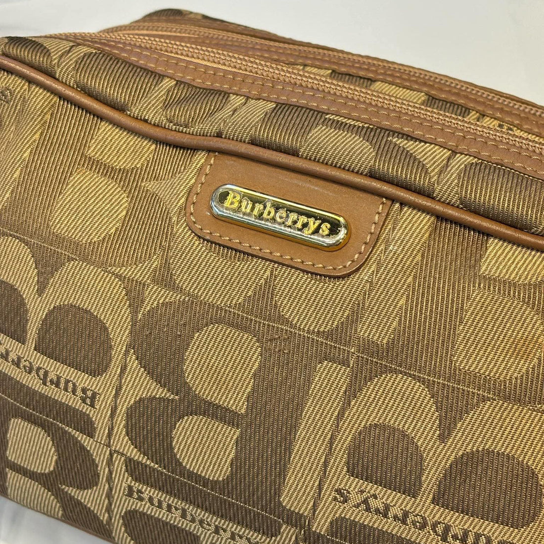 Burberry [B] Logo Canvas/Leather Clutch Bag With Gold Hardware (Pre-owned)
