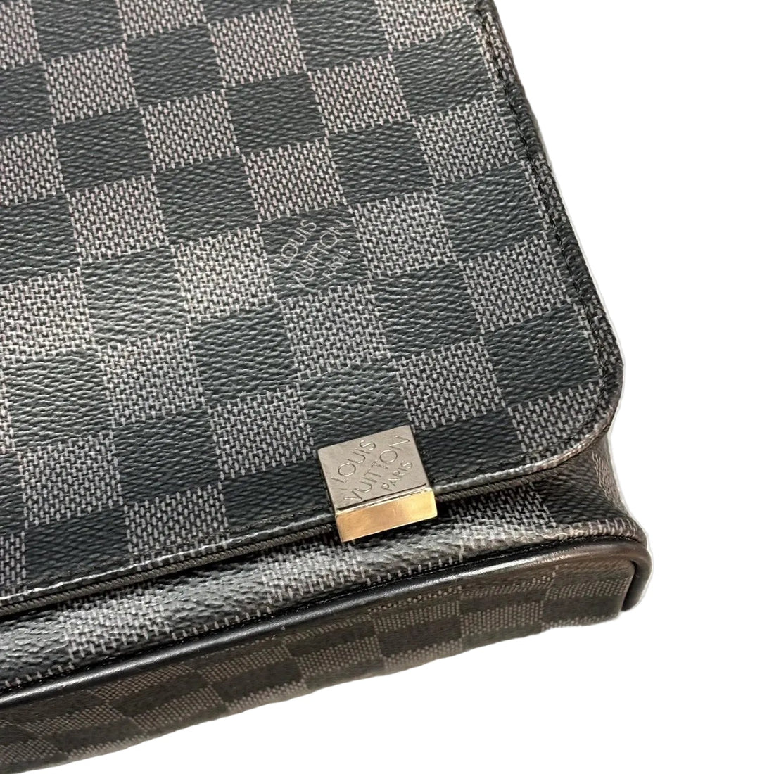 Louis Vuitton Damier Graphite Canvas District MM Messenger Bag (Like new) CA2168
