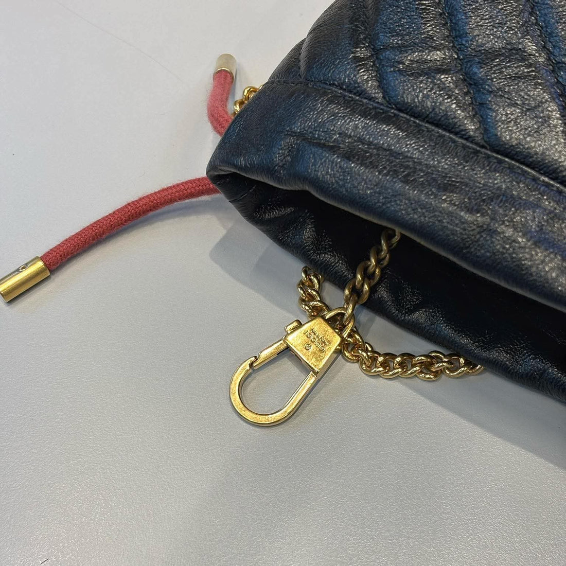 Gucci GG Marmont Bucket Bag Diagonal Quilted Leather Mini (Pre-owned)