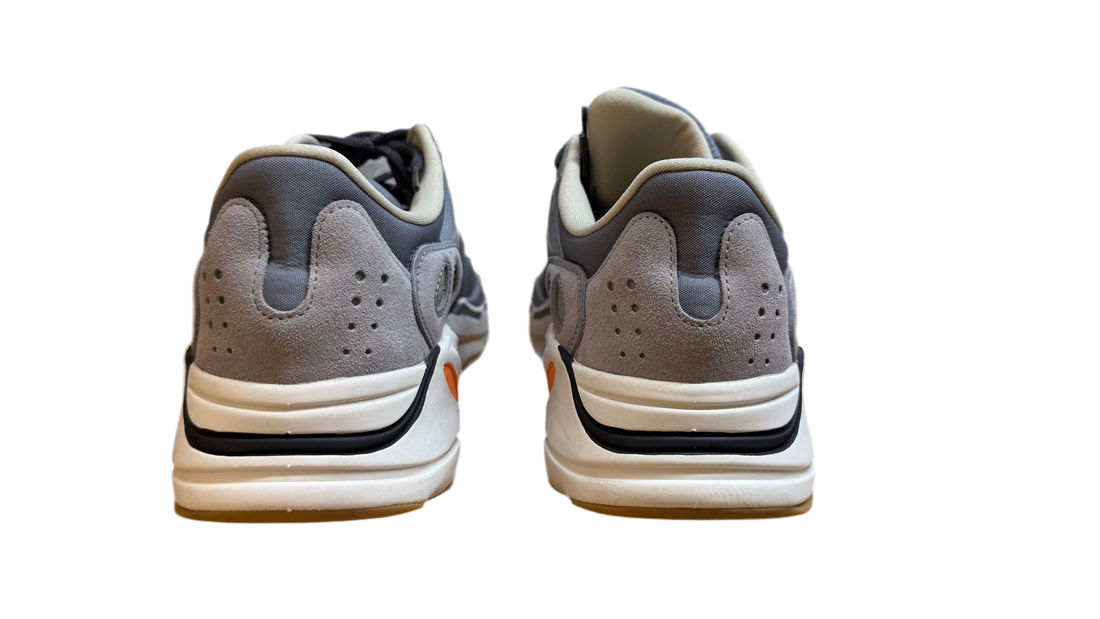 adidas Yeezy Boost 700
Magnet (USED)