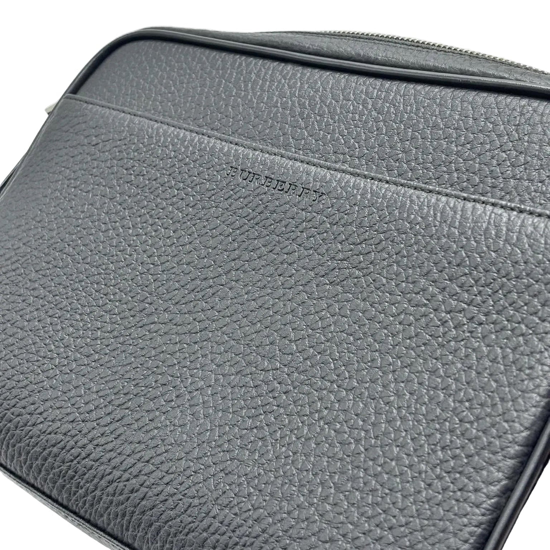 Burberry London Black Pebbled Leather Clutch (Pre-owned)