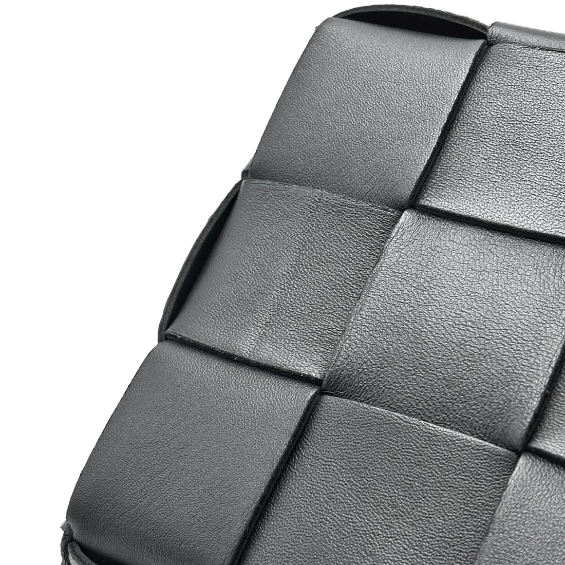 Bottega Veneta Black Leather Cassette  Bag (Like new) CX3KKM2