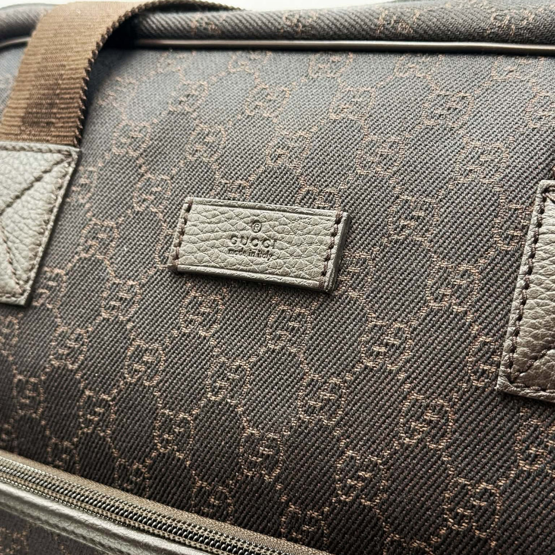 Gucci GG Supreme Canvas Duffle Bag (Like new)