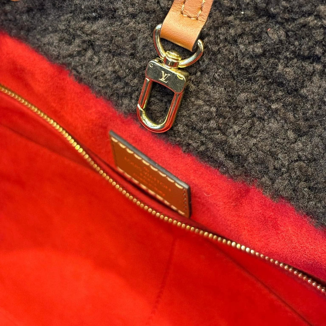 Louis Vuitton Limited Edition Monogram Fleece Teddy Onthego GM Tote Bag (Brandnew)