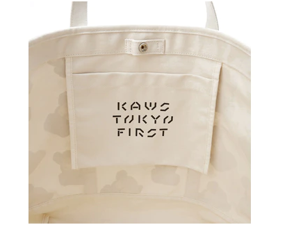 KAWS UT トートバッグ SEPARATED KAWS × UNIQLO UT TOKYO FIRST KAWS x Uniqlo Tokyo First Tote Bag Off White